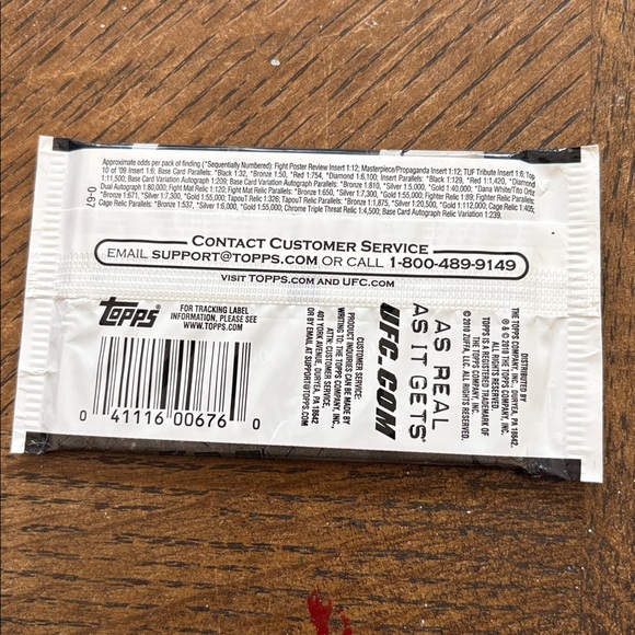 (1) Topps UFC Ultimate Fighting Sealed Wax Pack Event Used **HOT PACK** - Picture 2 of 2